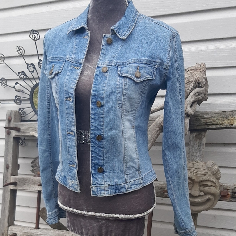 J M DENIM💙"THE BEST BLUE JEANS" Light Blue Jean Jacket-Fitted Casual Style Sz 8 - Picture 2 of 10